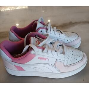 Puma Tennis shoes says size 5 but fit a 6 pink/white pre-owned good condition.